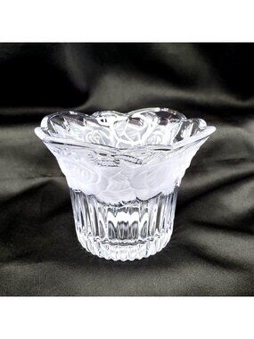 VTG Studio Nova Crystal Frosted Winter Rose Design Scalloped Edge Potpourri Bowl